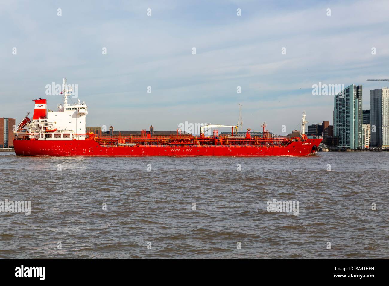 Nave petroliera "tequila" nell'estuario del fiume Mersey in arrivo a Liverpool, Inghilterra, Regno Unito Foto Stock