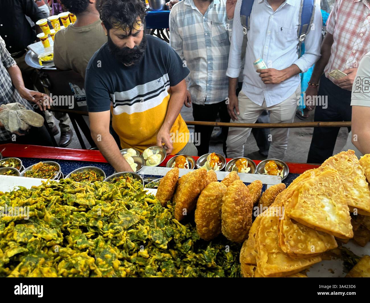 Rajasthan , India via Jodhpur; venditore di cibo; uomo Foto Stock