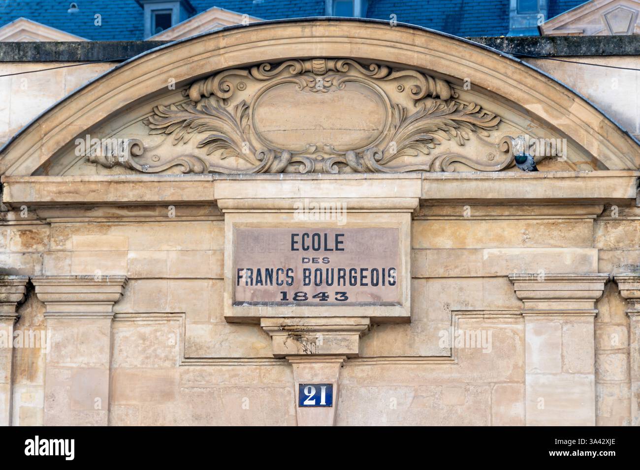 Segnalate l'Hotel de Mayenne, sede della scuola Francs Bourgeois-la Salle, un istituto educativo privato con scuola elementare media e superiore Foto Stock