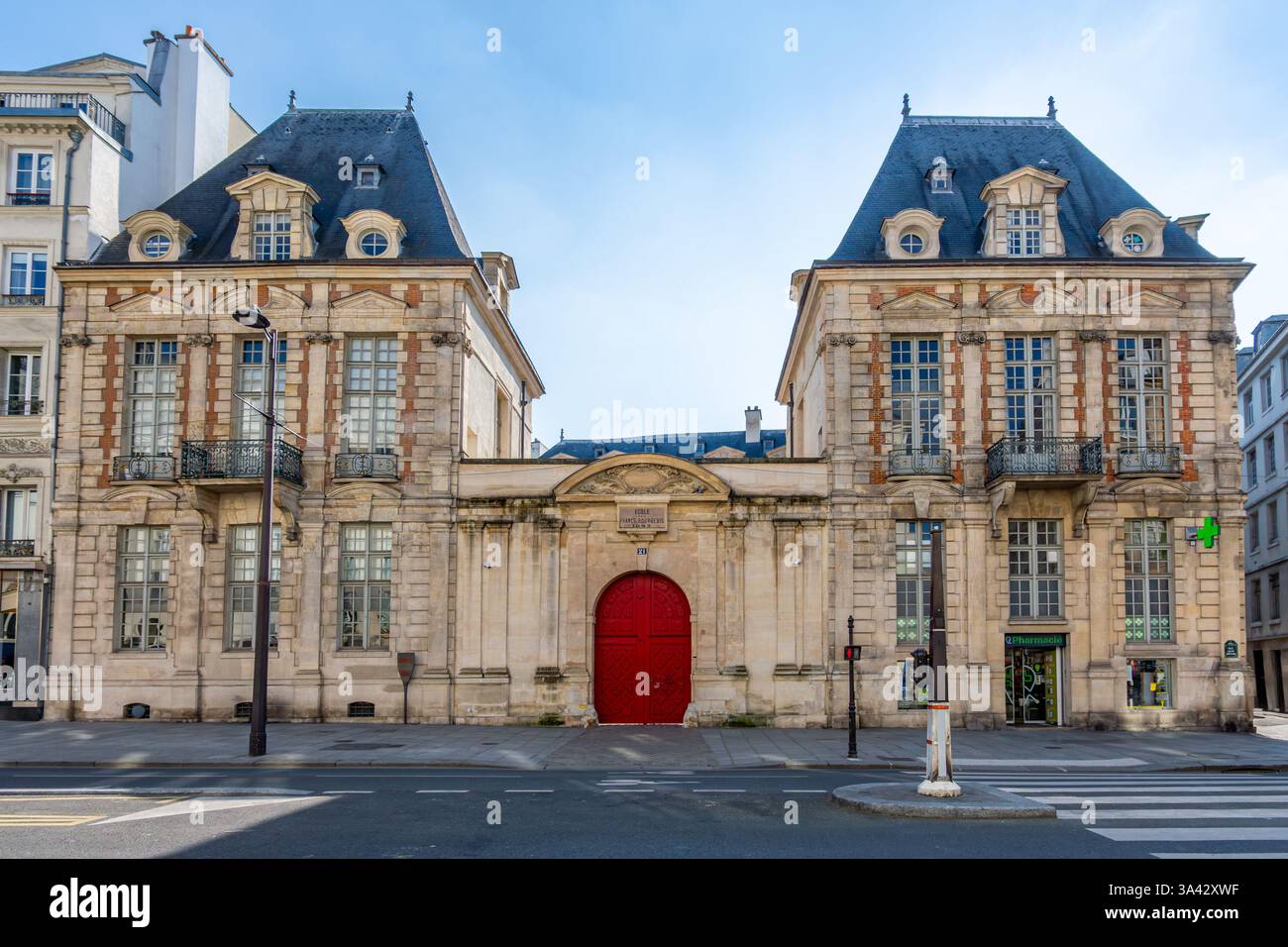 Vista esterna dell'Hotel de Mayenne, sede della scuola Francs Bourgeois - la Salle, un istituto educativo cattolico privato Foto Stock