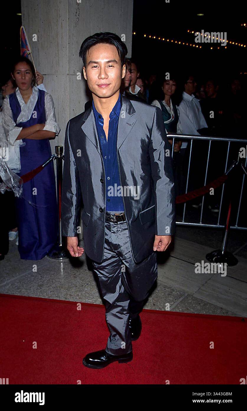 1 GENNAIO 2011 - K10001FB.SEVEN YEARS IN TIBET PREMIERE IN LA.B.D. WONG. FITZROY BARRETT/ 1997 (immagine di credito: © Globe Photos/ZUMAPRESS.com) Foto Stock