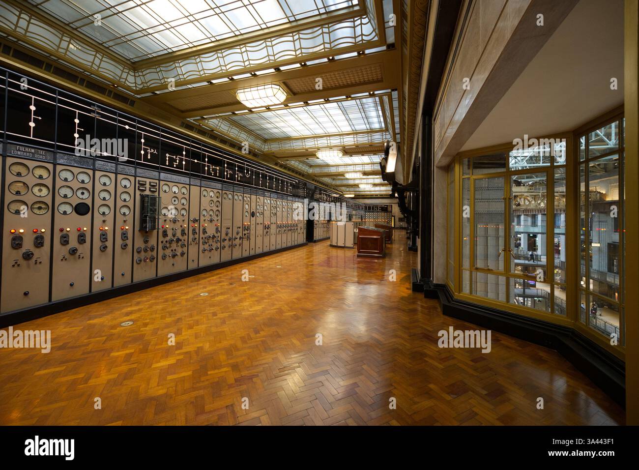 Sala di controllo A della centrale elettrica di Battersea a Londra Foto Stock