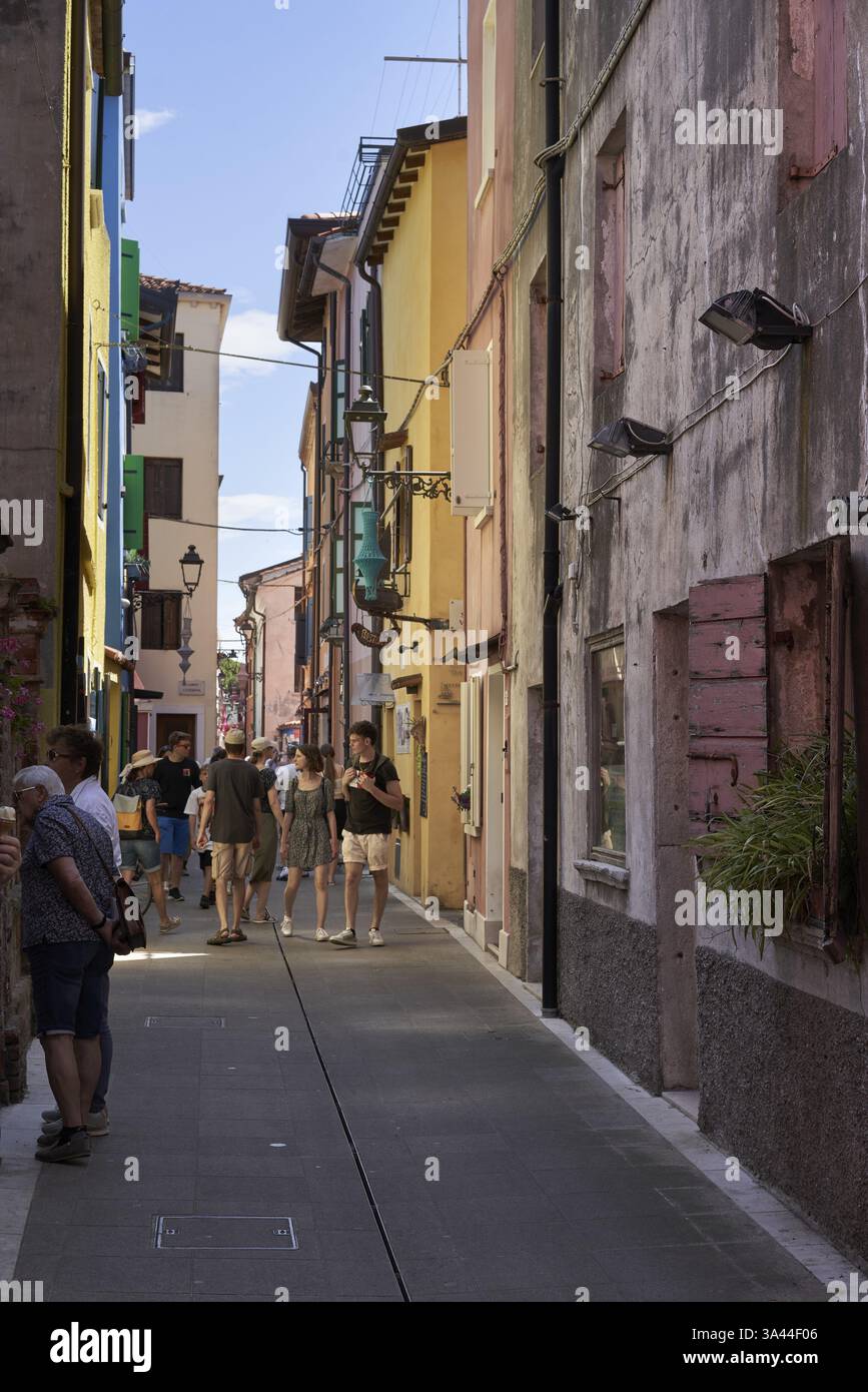 Caorle, vicolo nel centro storico, alto Adriatico, Italia, Europa Foto Stock