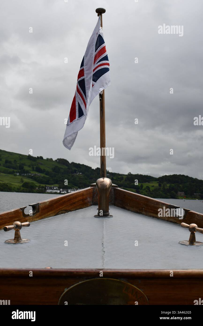 Foto del lago Windermere con le barche Windermere Cruise. Foto Stock