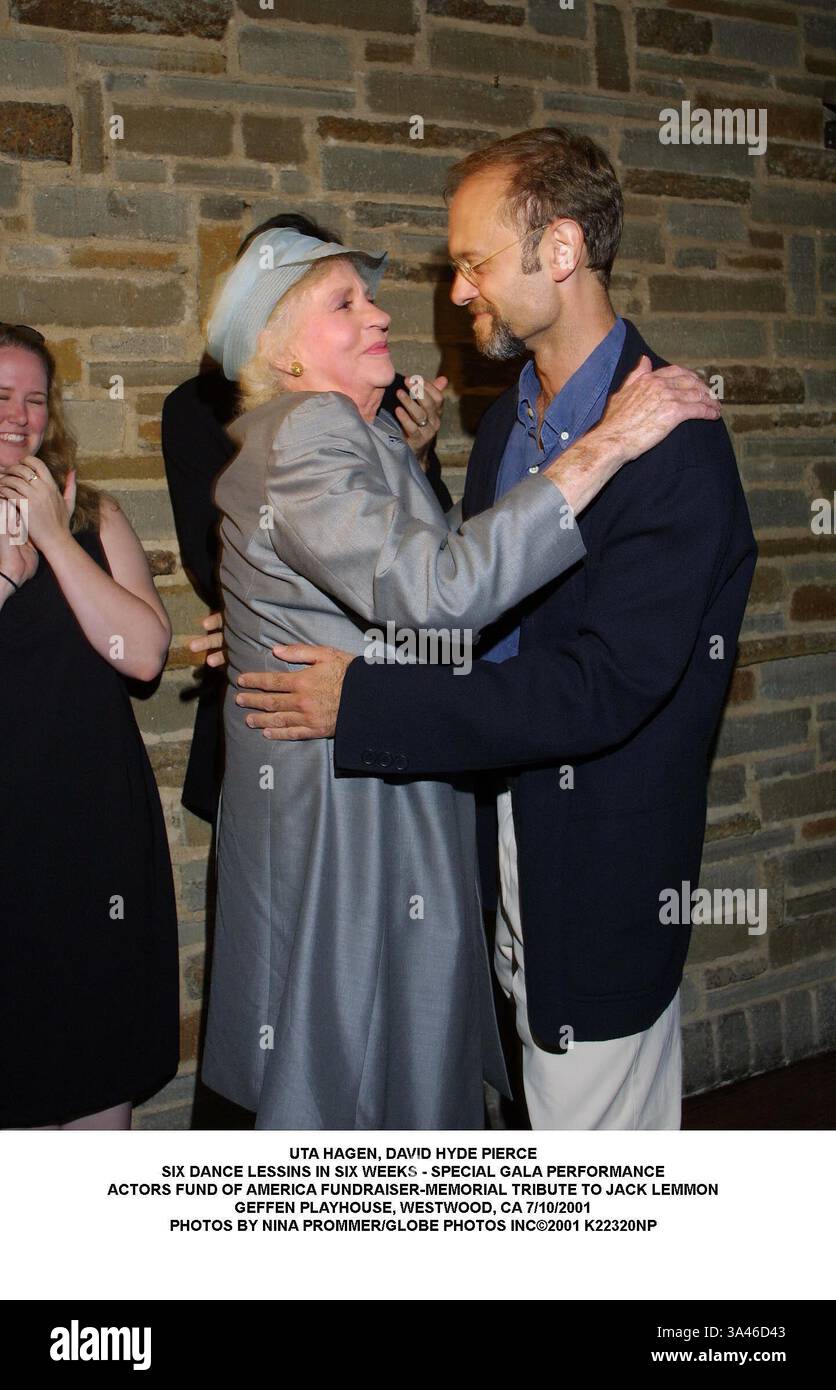 Luglio 11, 2001 - UTA HAGEN, David Hyde Pierce.SEI LESSINS DANZA IN SEI SETTIMANE - speciale spettacolo gala.ATTORI FUND OF AMERICA FUNDRAISER-MEMORIAL OMAGGIO A JACK LEMMON.GEFFEN PLAYHOUSE, Westwood, CA 7/10/2001. NINA PROMMER/ 2001 K22320NP(Immagine di credito: © Globo foto/ZUMAPRESS.com) Foto Stock