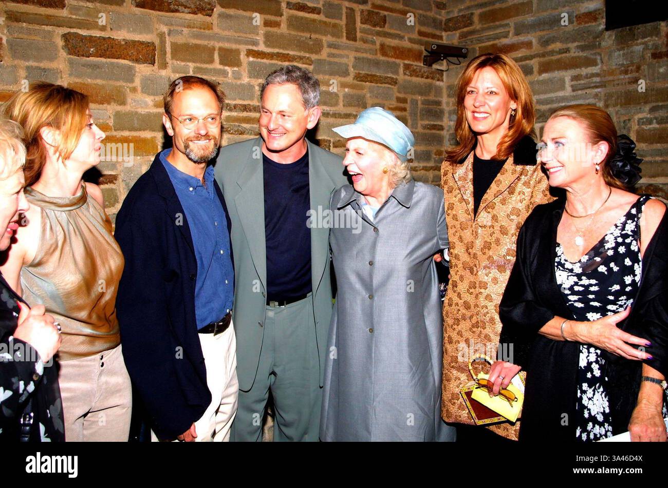 11 LUGLIO 2001 - SHARON LAWRENCE, DAVID HYDE PIERCE, VICTOR GARBER, UTA HAGEN. CHRISTINE LAHTI, HAYLEY MILLS. SEI LESSINS DI DANZA IN SEI SETTIMANE - SPETTACOLO SPECIALE DI GALA. OMAGGIO COMMEMORATIVO ALLA RACCOLTA FONDI DELL'ACTORS FUND OF AMERICA A JACK LEMMON. GEFFEN PLAYHOUSE, WESTWOOD, CALIFORNIA, 10/7/2001. NINA PROMMER/ 2001 K22320NP(immagine di credito: © Nina Prommer/ZUMA Wire) Foto Stock
