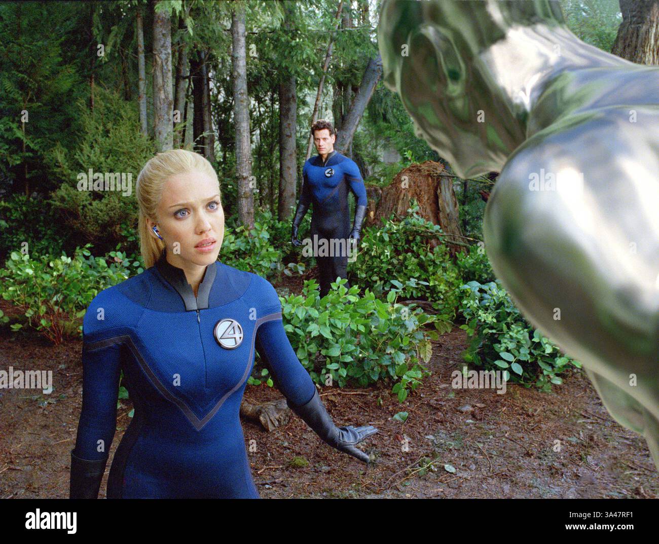 21 GIUGNO 2007 - SUE STORM ( JESSICA ALBA ) E REED RICHARDS ( LOAN GRUFFUDD ) HANNO UN FATALE INCONTRO CON IL SURFISTA SILVER . FATSASTIC QUATTRO. FORNITO DA ES- TV-FILM STILL. K53565 (immagine di credito: © Globe Photos/ZUMAPRESS.com) Foto Stock