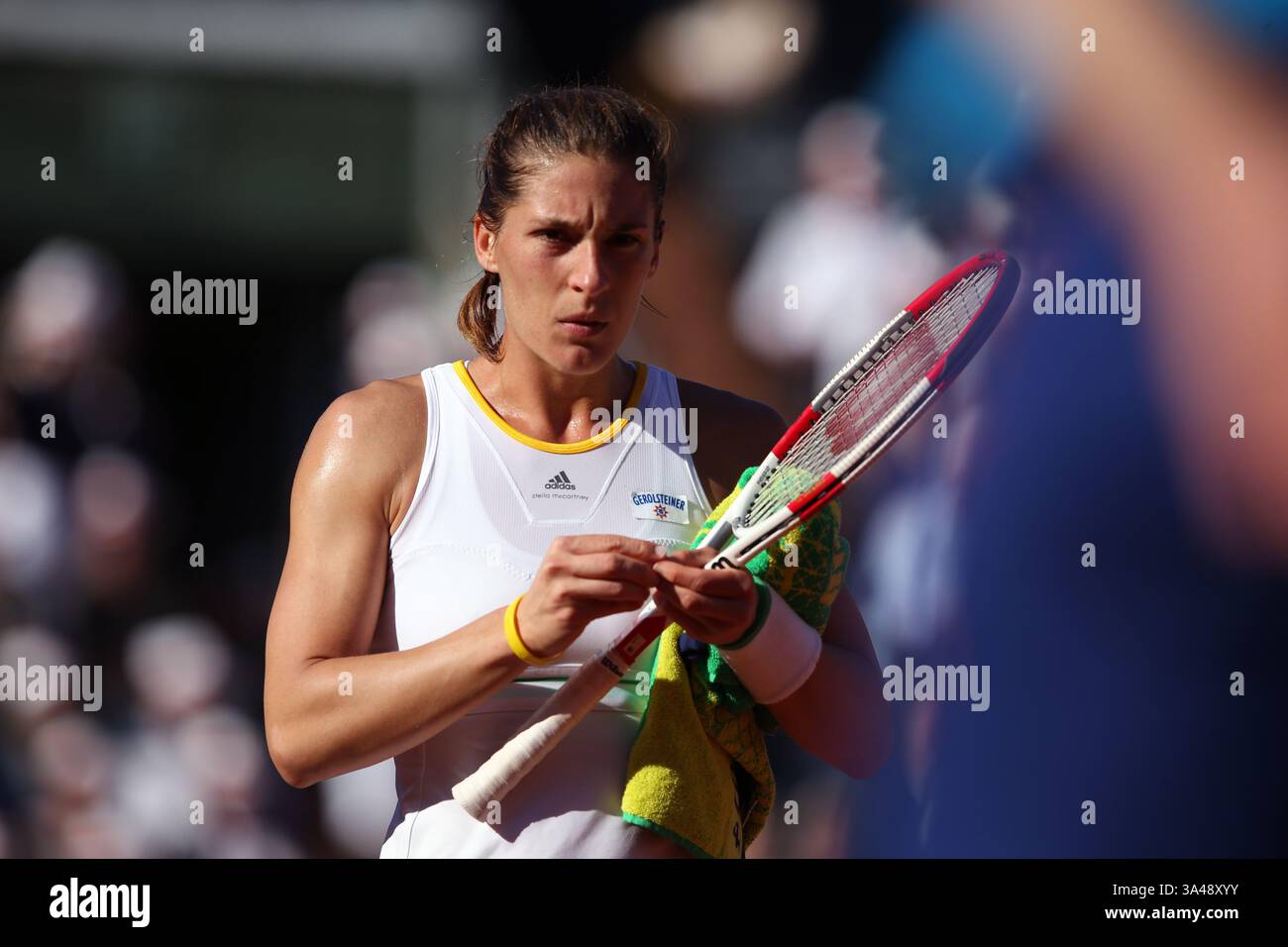 5 giugno 2014 - Parigi, Francia - Simona Halep di Romania sconfigge ANDREA PETKOVIC di Germania (6-2, 7-6) durante le semifinali femminili del Roland Garros 2014 Open di Francia. (Immagine di credito: © Maya Vidon-White/ZUMA Wire/ZUMAPRESS.com) Foto Stock