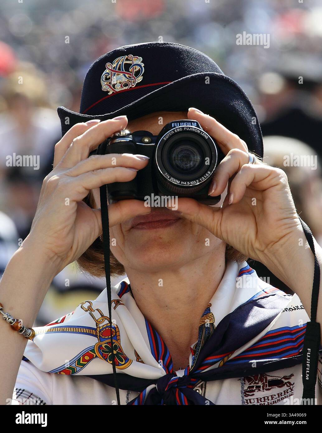 6 giugno 2014 - Stato della città del Vaticano (Santa sede) - PAPA FRANCESCO durante un'udienza generale speciale per il bicentenario dei membri della polizia militare nazionale dei Carabinieri in Piazza San Pietro in Vaticano. (Immagine di credito: © Evandro Inetti/ZUMAPRESS.com) Foto Stock