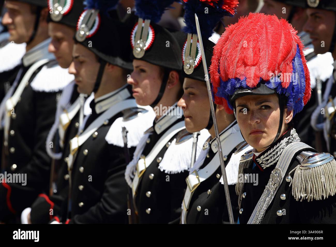6 giugno 2014 - Stato della città del Vaticano (Santa sede) - PAPA FRANCESCO durante un'udienza generale speciale per il bicentenario dei membri della polizia militare nazionale dei Carabinieri in Piazza San Pietro in Vaticano. (Immagine di credito: © Evandro Inetti/ZUMAPRESS.com) Foto Stock