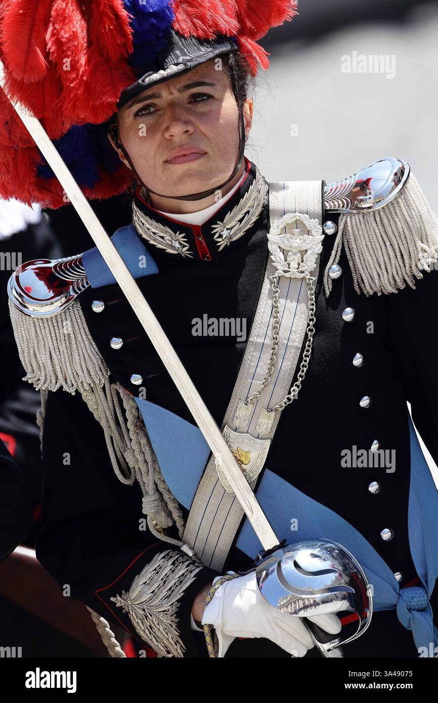 6 giugno 2014 - Stato della città del Vaticano (Santa sede) - PAPA FRANCESCO durante un'udienza generale speciale per il bicentenario dei membri della polizia militare nazionale dei Carabinieri in Piazza San Pietro in Vaticano. (Immagine di credito: © Evandro Inetti/ZUMAPRESS.com) Foto Stock
