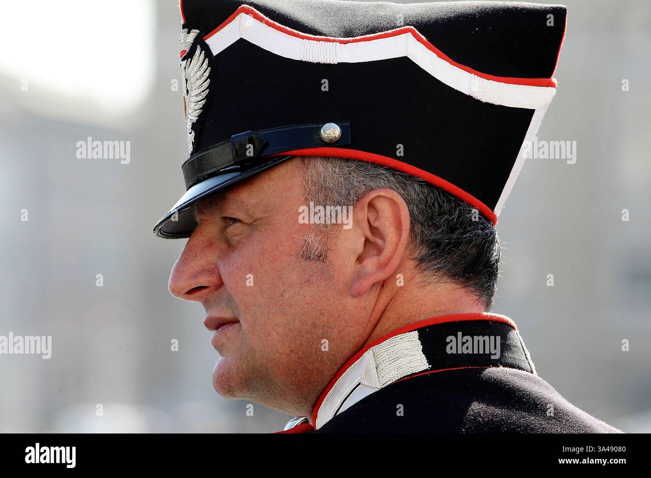 6 giugno 2014 - Stato della città del Vaticano (Santa sede) - PAPA FRANCESCO durante un'udienza generale speciale per il bicentenario dei membri della polizia militare nazionale dei Carabinieri in Piazza San Pietro in Vaticano. (Immagine di credito: © Evandro Inetti/ZUMAPRESS.com) Foto Stock