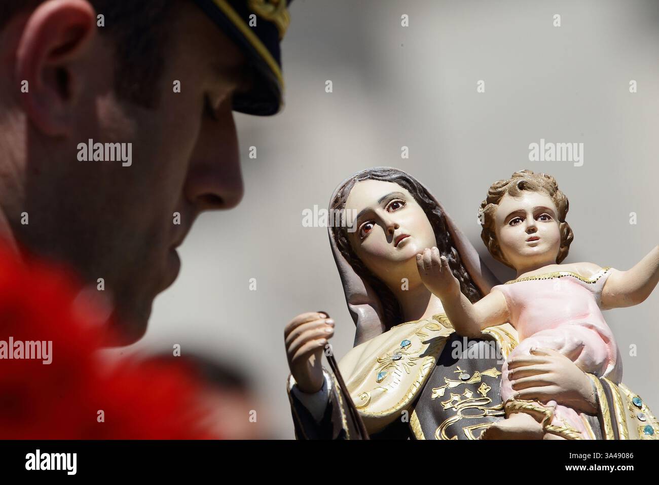 6 giugno 2014 - Stato della città del Vaticano (Santa sede) - PAPA FRANCESCO durante un'udienza generale speciale per il bicentenario dei membri della polizia militare nazionale dei Carabinieri in Piazza San Pietro in Vaticano. (Immagine di credito: © Evandro Inetti/ZUMAPRESS.com) Foto Stock