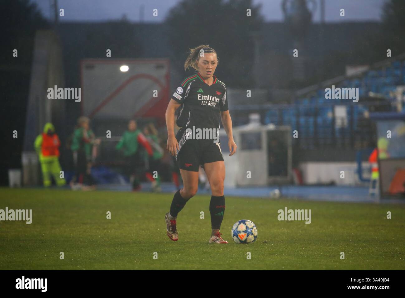 Madrid, Spagna, 18 marzo 2025: Katie McCabe (11) dell'Arsenal Women FC con la palla durante i quarti di finale di UEFA Women's Champions League 2024-25, partita di andata tra Real Madrid e Arsenal Women FC il 18 marzo 2025, all'Estadio Alfredo di Stéfano di Madrid, Spagna. Crediti: Alberto Brevers / Alamy Live News. Foto Stock