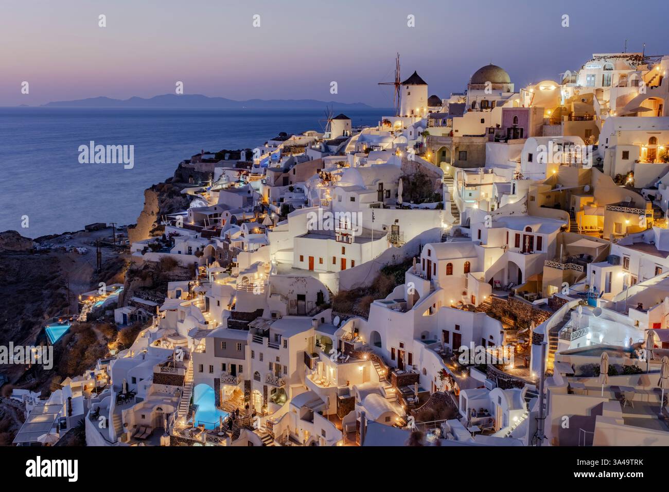 Vista serale di Oia, a Santorini Foto Stock