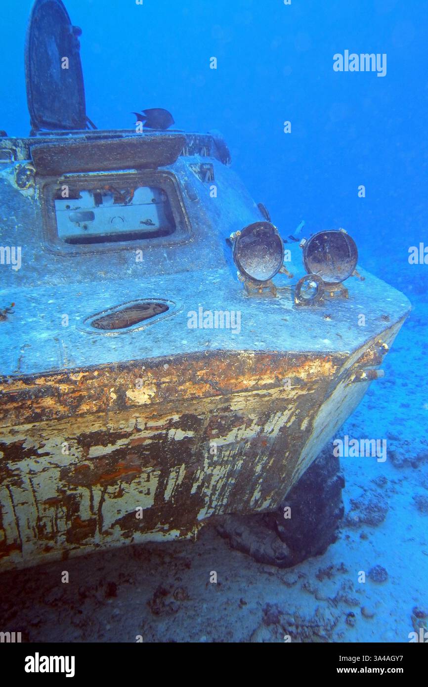 Vecchio veicolo da combattimento sottomarino nel Mar Rosso vicino a Hurghada in Egitto Foto Stock