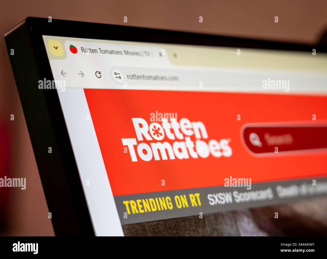 New York, Stati Uniti d'America - 17 marzo 2025: Sito Web di recensione del film sui pomodori marciati visualizzato sullo schermo di un computer con la scheda del browser aperta Foto Stock