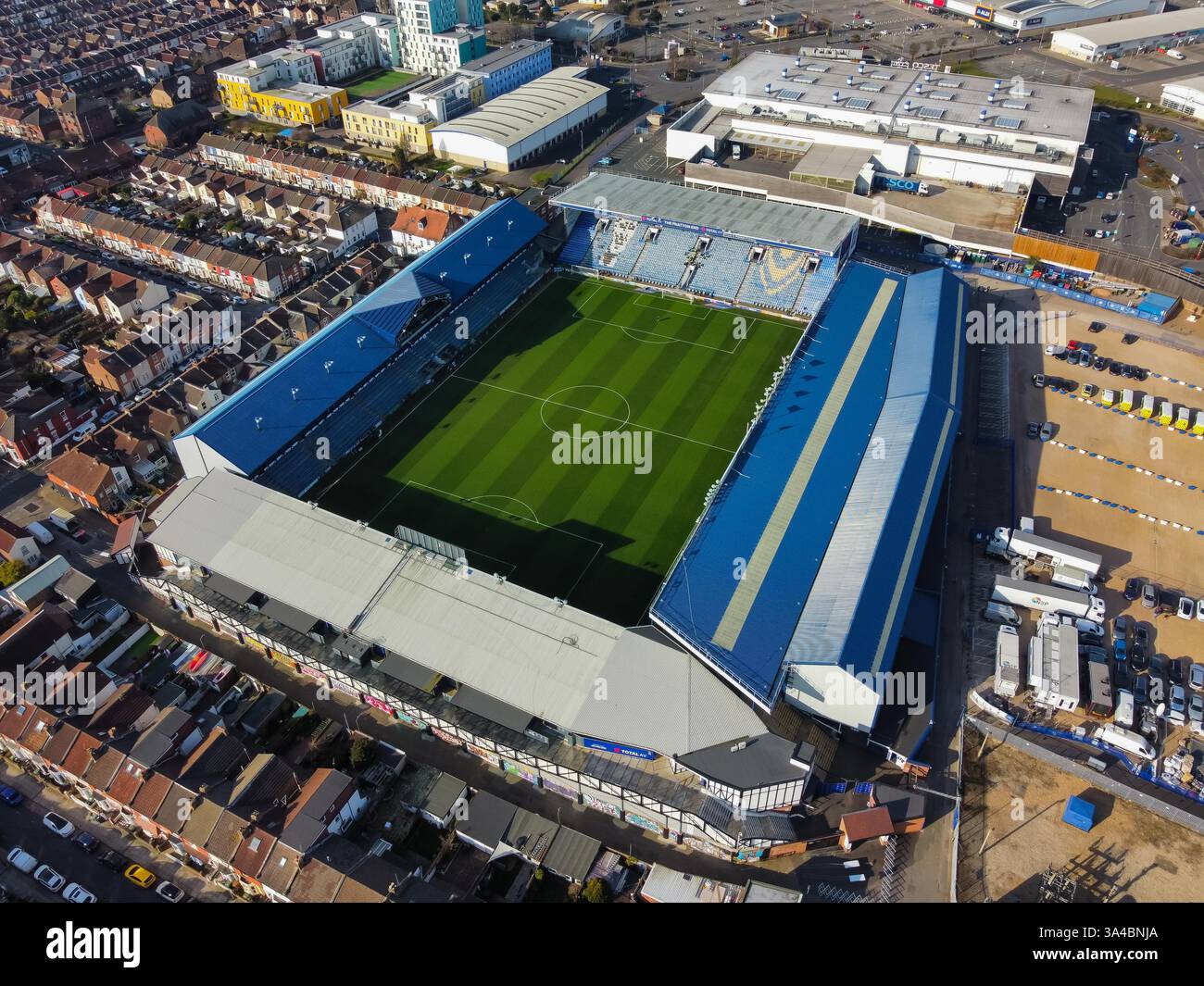 Vista aerea generale del Fratton Park Stadium, sede della squadra del campionato EFL Portsmouth FC a Portsmouth, Hampshire, Regno Unito. Foto Stock