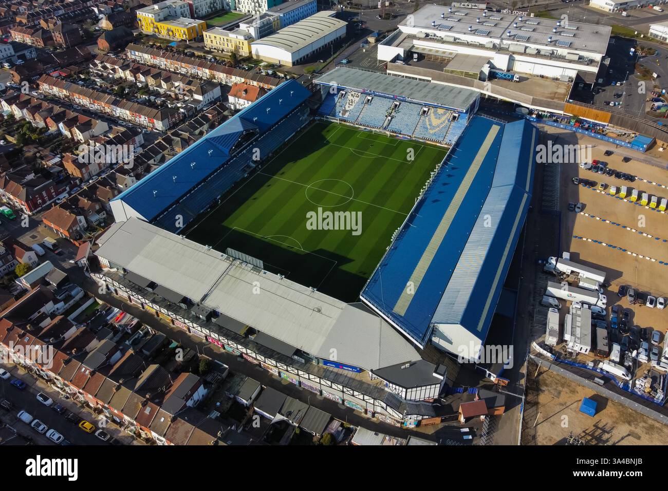 Vista aerea generale del Fratton Park Stadium, sede della squadra del campionato EFL Portsmouth FC a Portsmouth, Hampshire, Regno Unito. Foto Stock