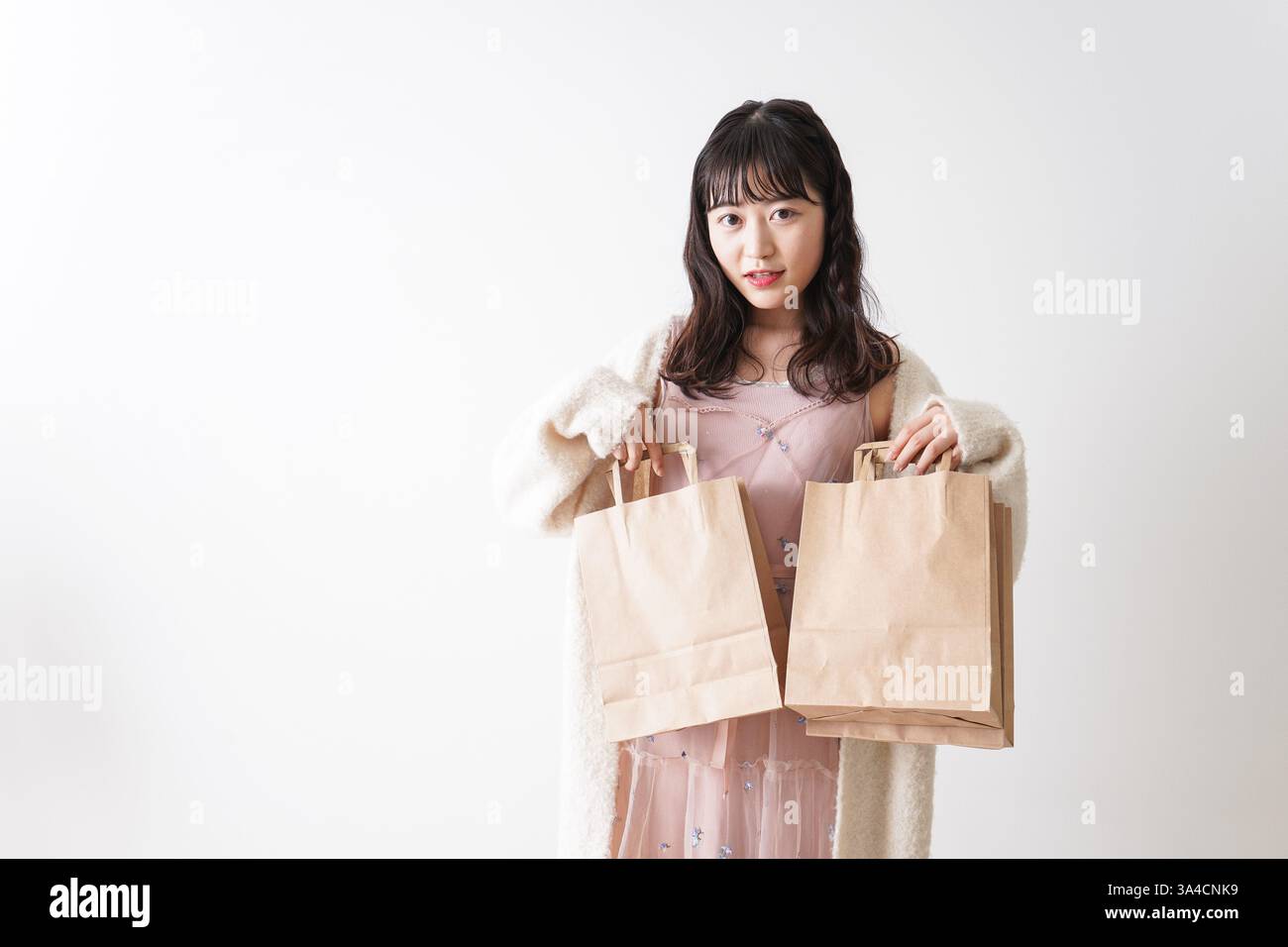 Giovane donna shopping Foto Stock