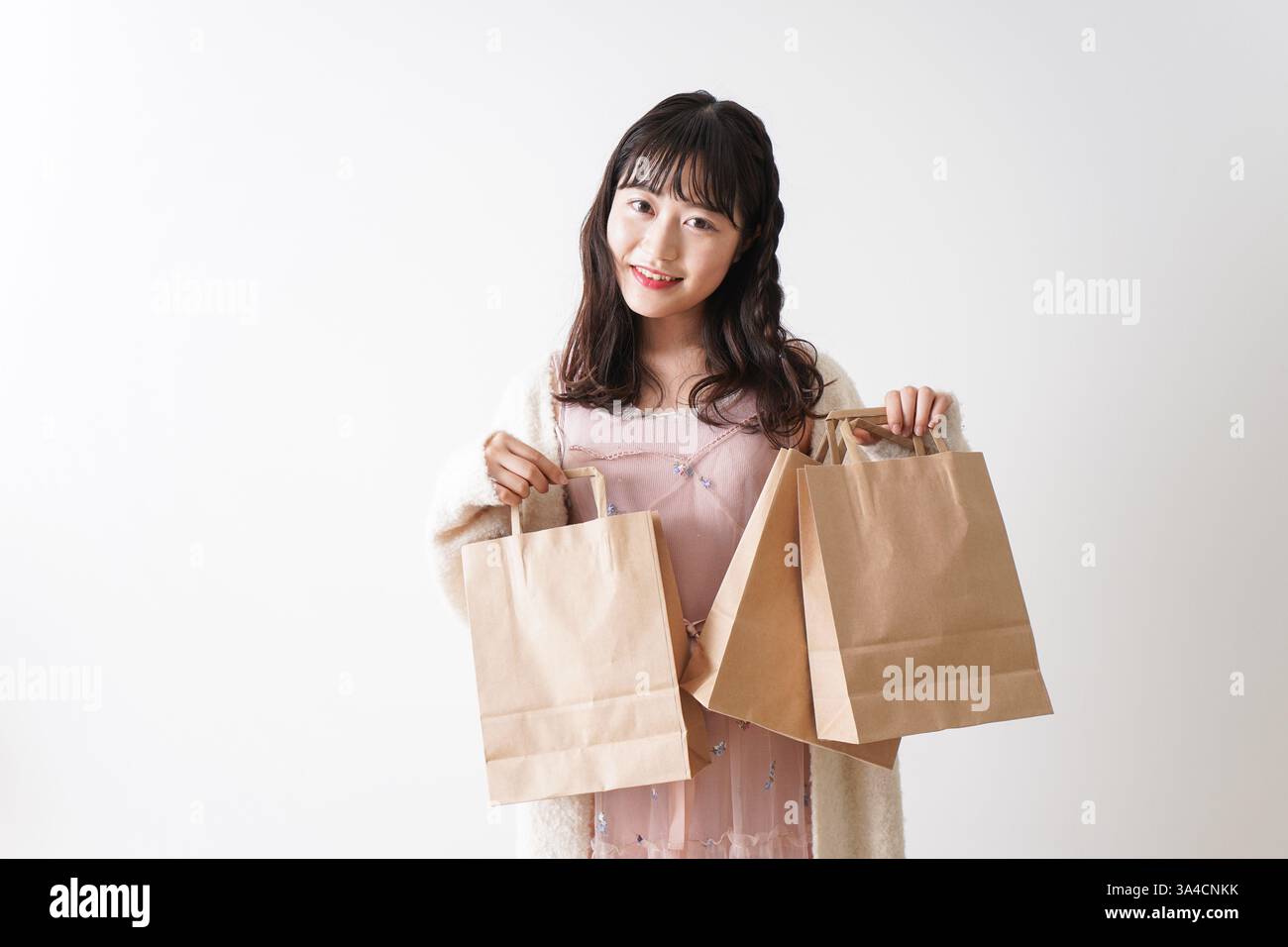 Giovane donna shopping Foto Stock