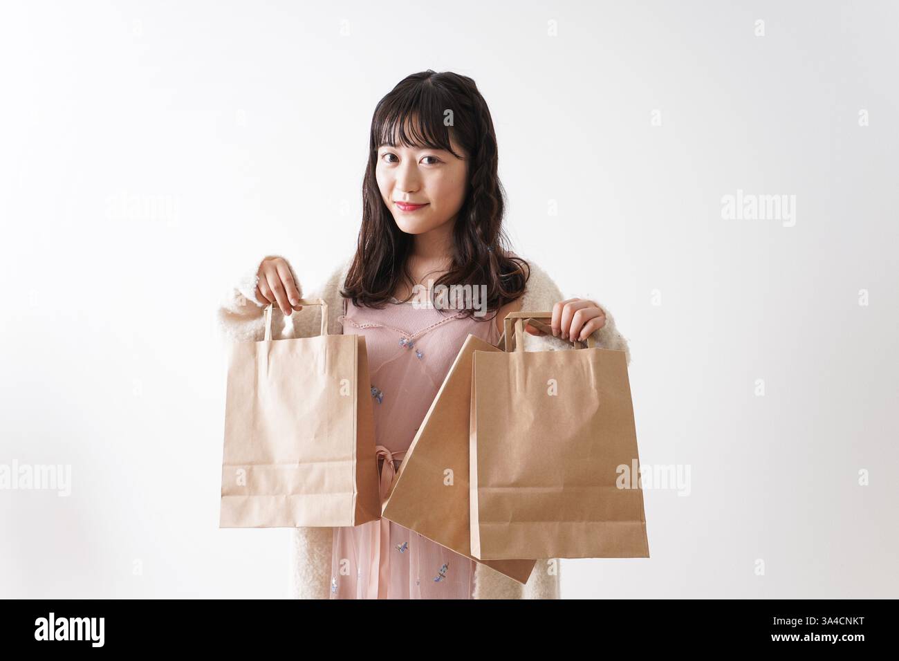 Giovane donna shopping Foto Stock