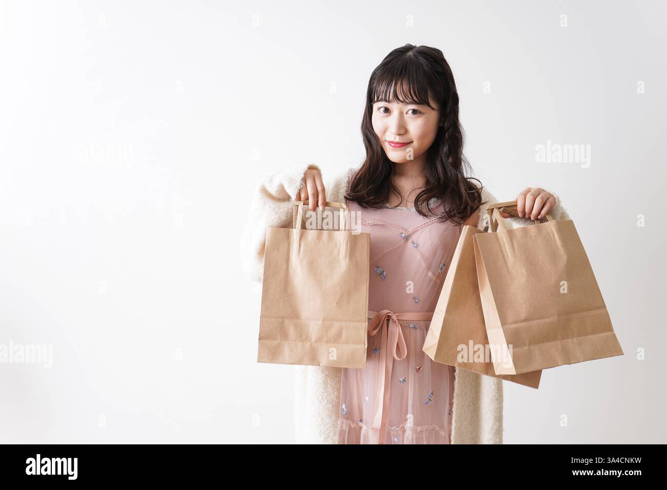 Giovane donna shopping Foto Stock