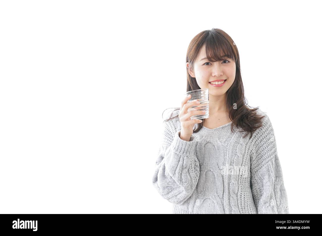 Donna che idrata Foto Stock