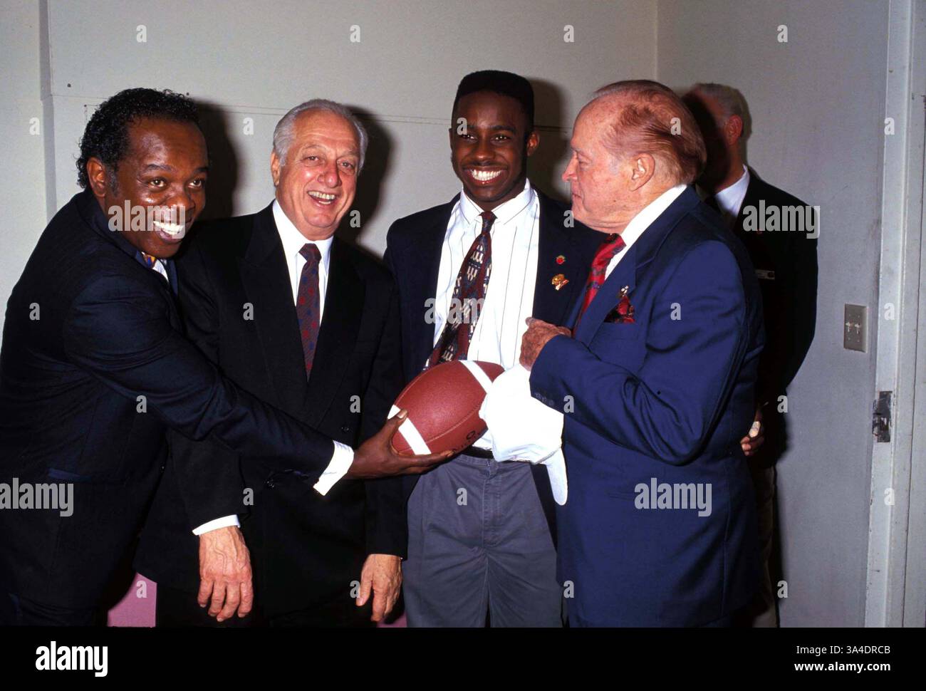Dic. 19, 2005 - L2454.1991.LOU RAWLS TOMMY LASORDA DESMOND Howard e Bob Hope. LISA ROSE - Foto di credito(Immagine: © Globo foto/ZUMAPRESS.com) Foto Stock