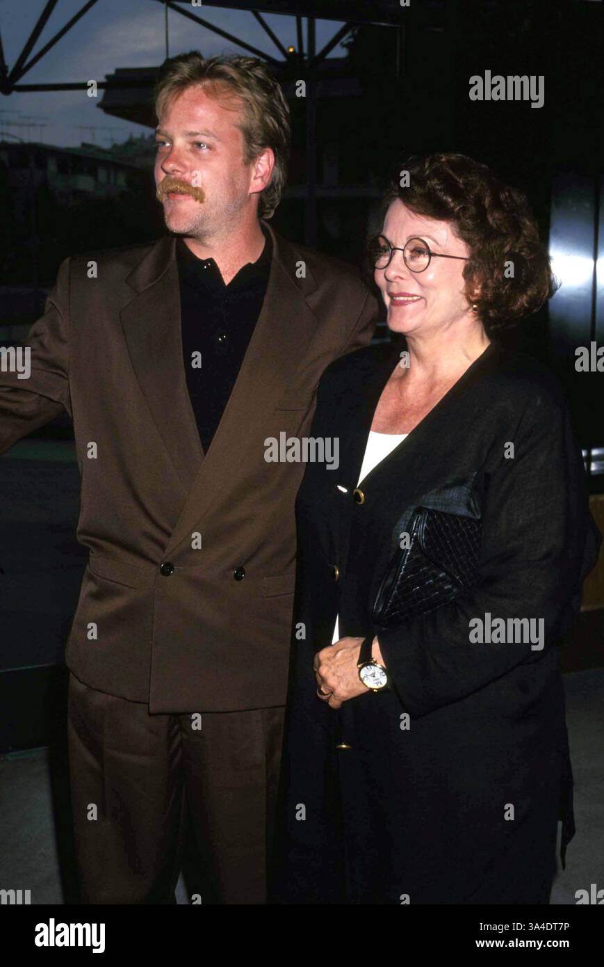 Mar 21, 2006 - .Kiefer Sutherland.L6247TR.Kiefer Sutherland e MOM SHIRLEY DOUGLAS.1993. TOM RODRIGUEZ- foto(Immagine di credito: © Globo foto/ZUMAPRESS.com) Foto Stock