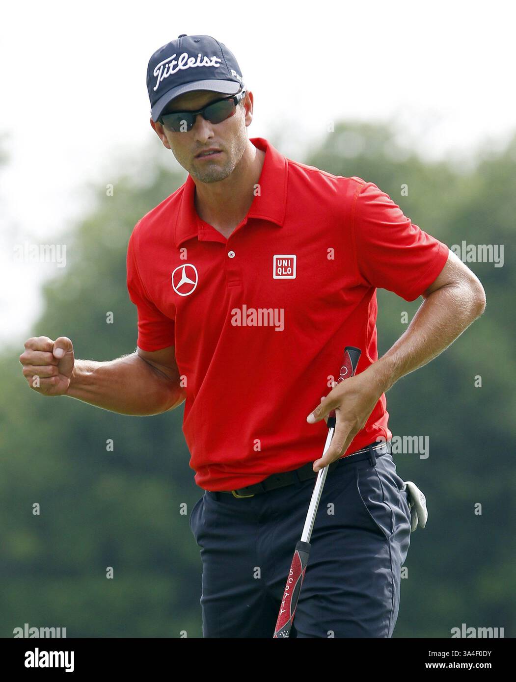23 maggio 2014 - Fort Worth, TX, USA - Adam Scott alza il pugno dopo aver affondato il suo putt sul 18° green durante il secondo round del Crowne Plaza Invitational al Colonial di Fort Worth, Texas, venerdì 23 maggio 2014. (Immagine di credito: © Richard W. Rodriguez/MCT/ZUMAPRESS.com) Foto Stock