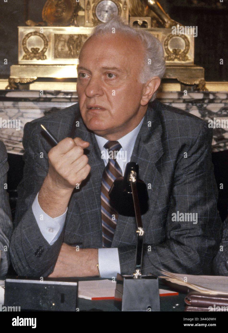 7 luglio 2014 - Washington, District of Columbia, U. S - FOTO del FILE: Il ministro degli Esteri Eduard Shevardnadze dell'Unione delle Repubbliche Socialiste sovietiche tiene una conferenza stampa presso l'Ambasciata sovietica a Washington, D.C. il 18 settembre 1987. Shevardnadze morì il 7 luglio 2014 all'età di 86 anni. (Immagine di credito: © Prensa Internacional/ZUMA Wire) Foto Stock
