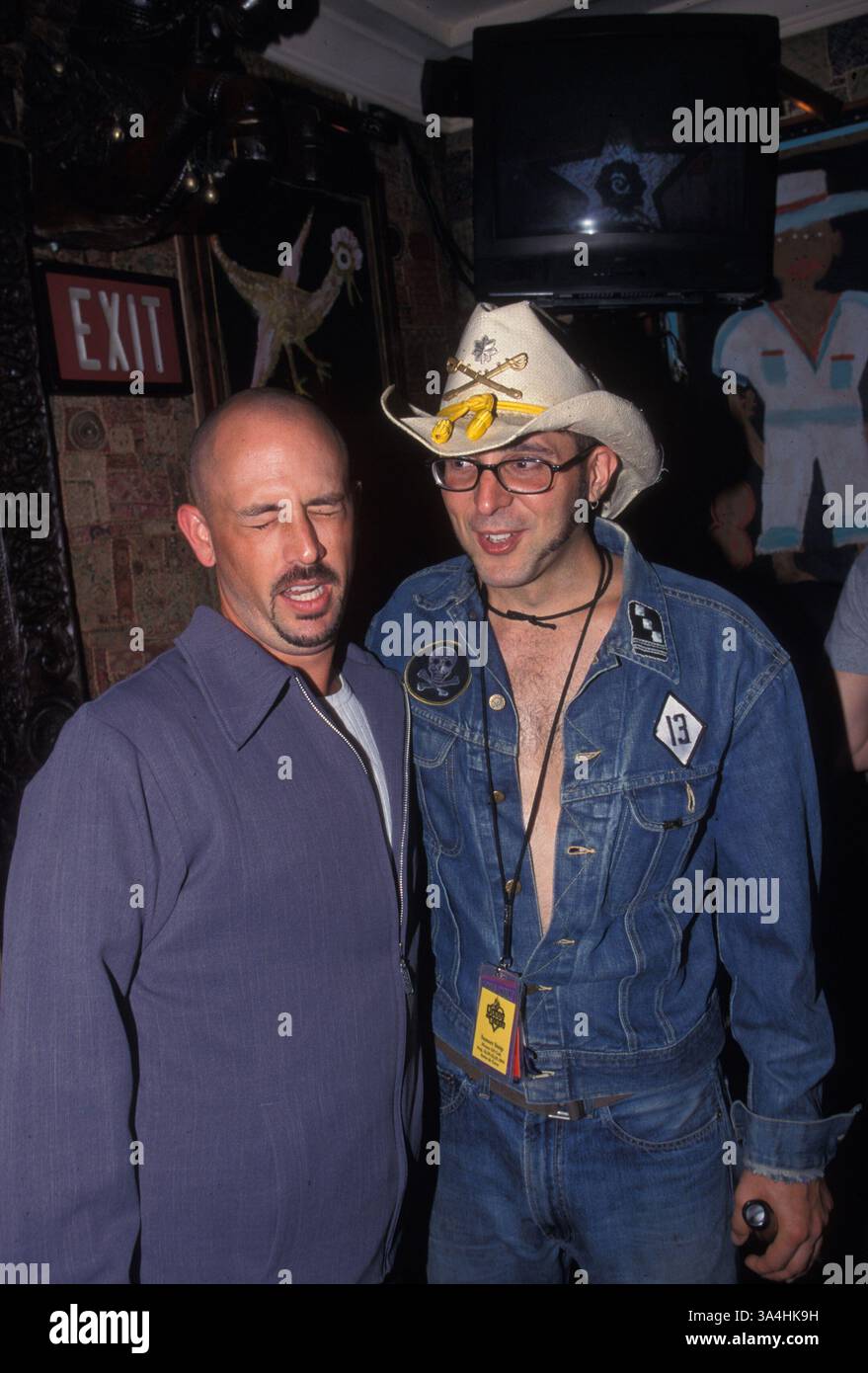 12 agosto 1999; Los Angeles, CA, Stati Uniti; il chitarrista ritmico MIKE DIMKICH con DAVID ROSSOFF al concerto "The Cult" all'House of Blues. Foto Stock