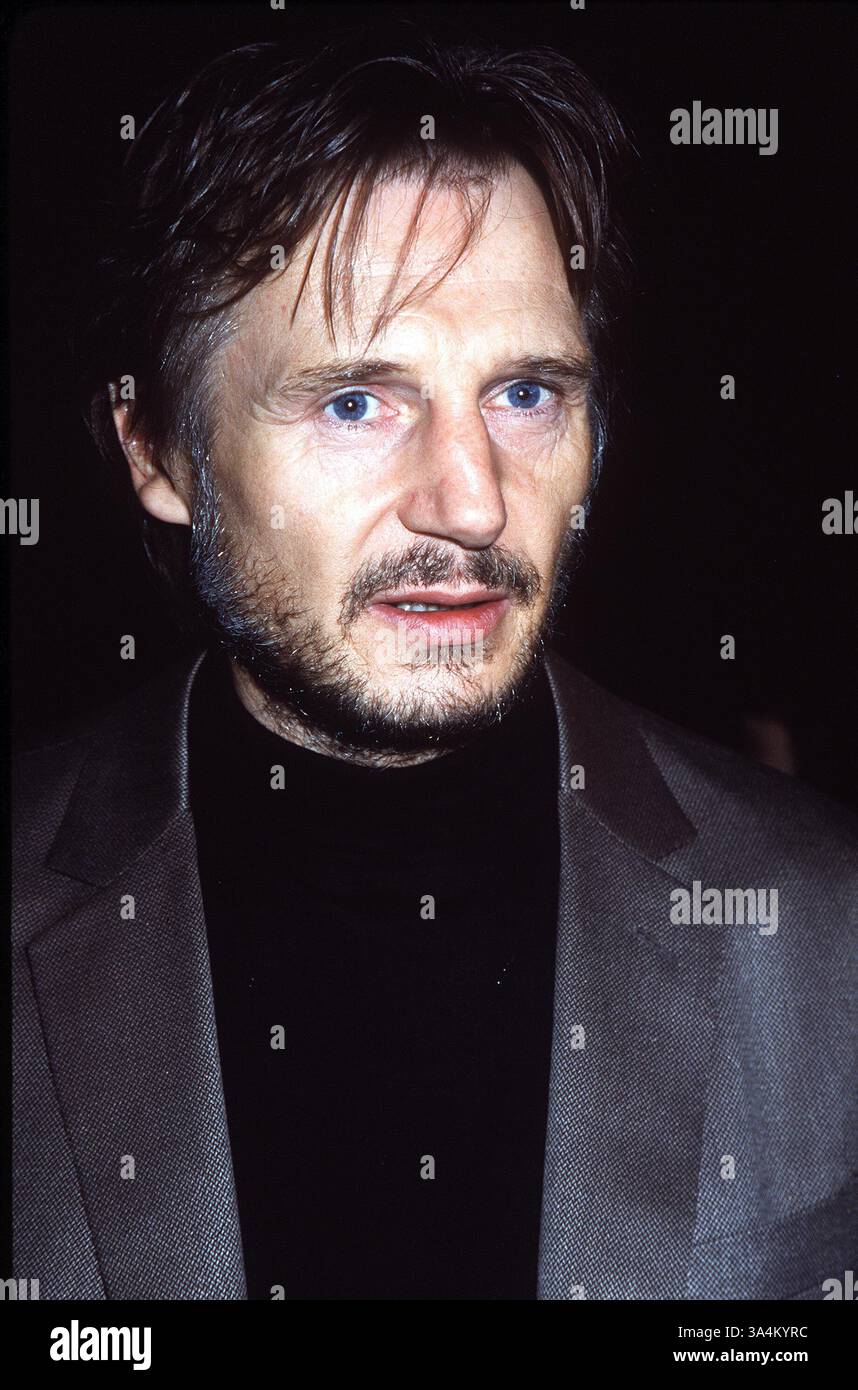1 GENNAIO 2011 - K24344HMC: SERATA DI APERTURA DI ''THE CROCIBLE'' AL VIRGINIA THEATER DI NEW YORK CITY 03/07/02. HENRY McGee/ 2002.LIAM NEESON(immagine di credito: © Globe Photos/ZUMAPRESS.com) Foto Stock