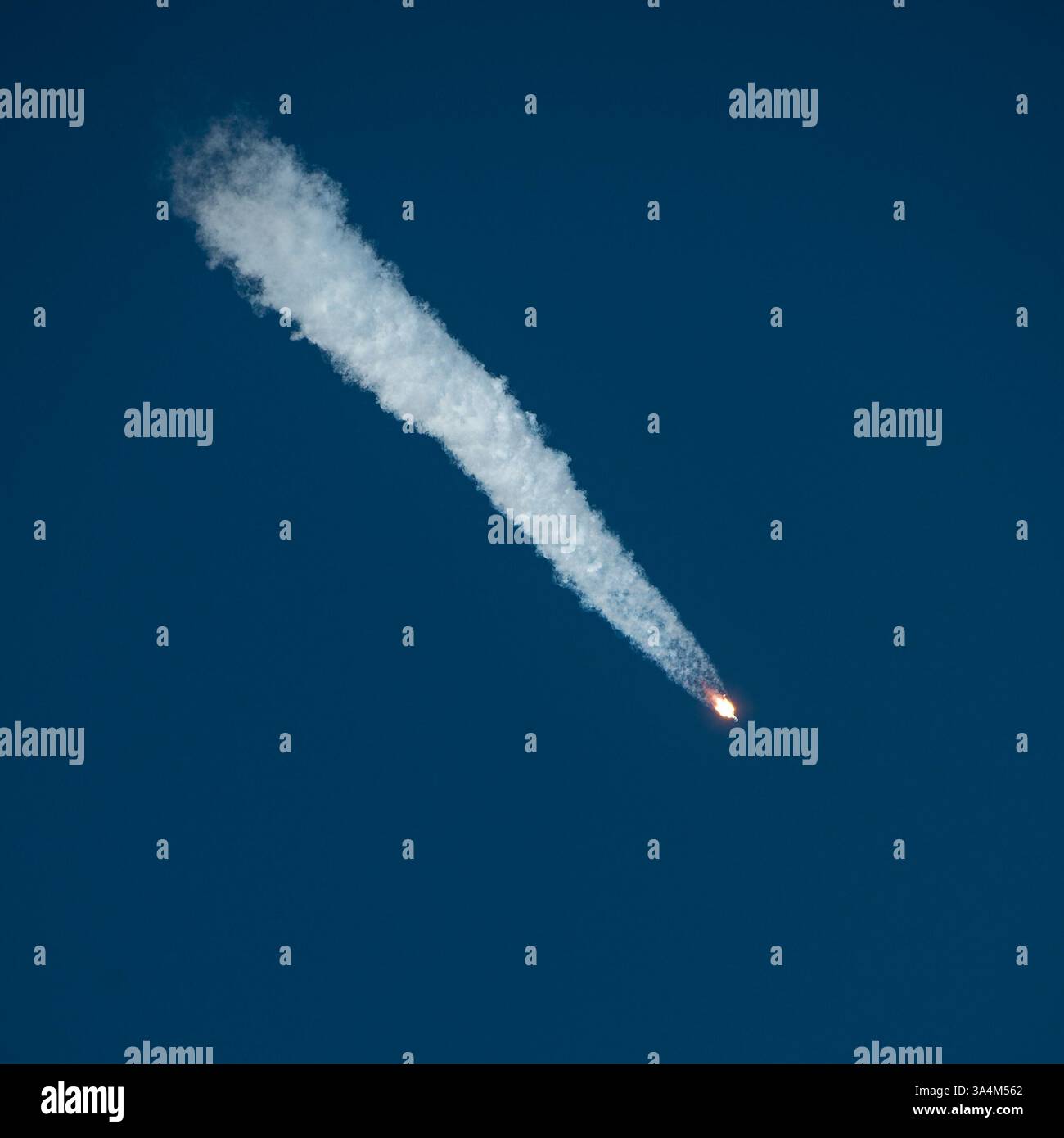 7 novembre 2013 - Baikonur, Kazakistan - il razzo Soyuz TMA-11M viene lanciato con la spedizione 38 Soyuz Comandante Mikhail Tyurin di Roscosmos, l'ingegnere di volo Rick Mastracchio della NASA e l'ingegnere di volo Koichi Wakata della Japan Aerospace Exploration Agency a bordo, giovedì 7 novembre 2013, presso il cosmodromo Baikonur in Kazakstan. Tyurin, Mastracchio e Wakata trascorreranno i prossimi sei mesi a bordo della stazione spaziale Internazionale. (Immagine di credito: © NASA/ZUMAPRESS.com) Foto Stock
