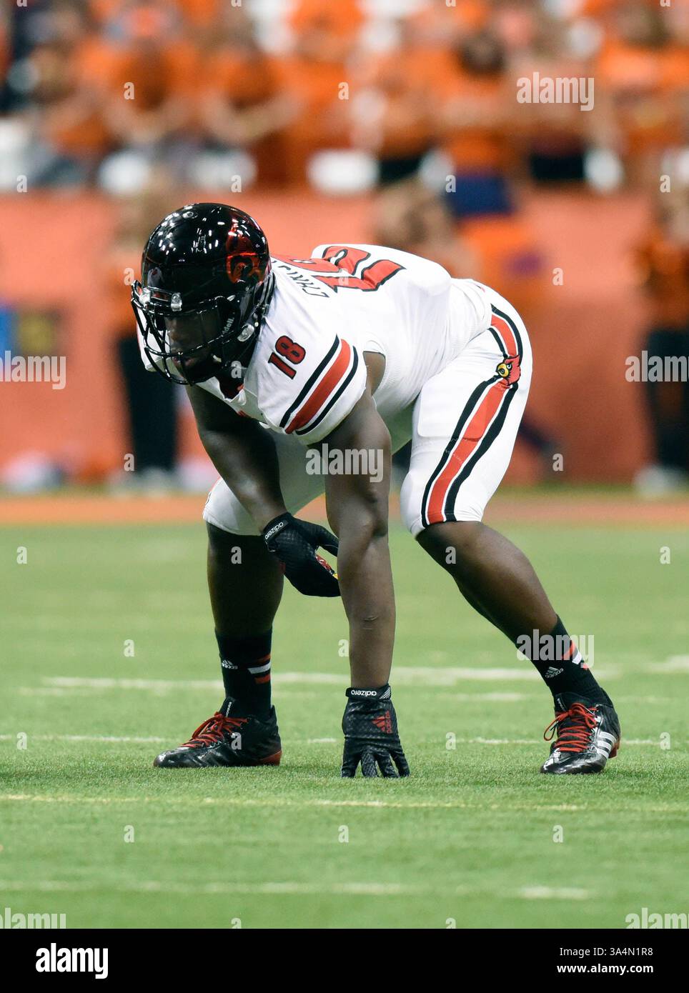 3 ottobre 2014: Il tight end dei Louisville Cardinals Gerald Christian (18) si prepara per una giocata offensiva durante una partita di football NCAA tra i Louisville Cardinals e i Syracuse Orange al Carrier Dome di Syracuse, New York. Louisville ha vinto la partita 28-6. Rich Barnes/CSM(immagine di credito: © Rich Barnes/Cal Sport Media/ZUMAPRESS.com) Foto Stock