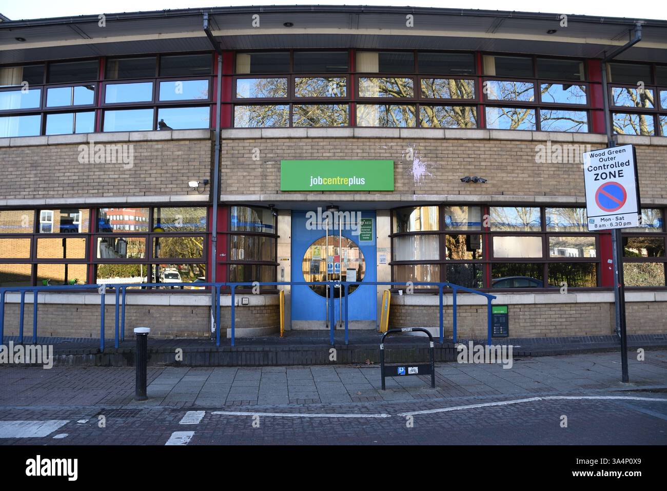 Job Centre, Job Centre Plus, Wood Green, Londra, Regno Unito. I centri di lavoro aiutano le persone disoccupate a trovare lavoro. Foto Stock