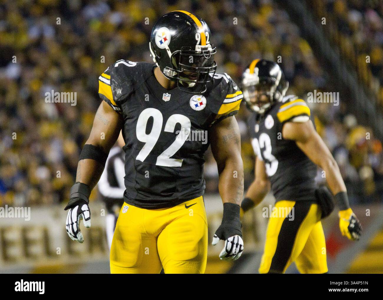 28 dicembre 2014 - Pittsburgh, Pennsylvania, U. S - il linebacker esterno dei Pittsburgh Steelers James Harrison (92) durante la partita. I Pittsburgh Steelers sconfissero i Cincinnati Bengals 27-17 domenica sera all'Heinz Field per vincere il titolo di Division della AFC North. (Immagine di credito: © Brian Kunst/ZUMA Wire) Foto Stock