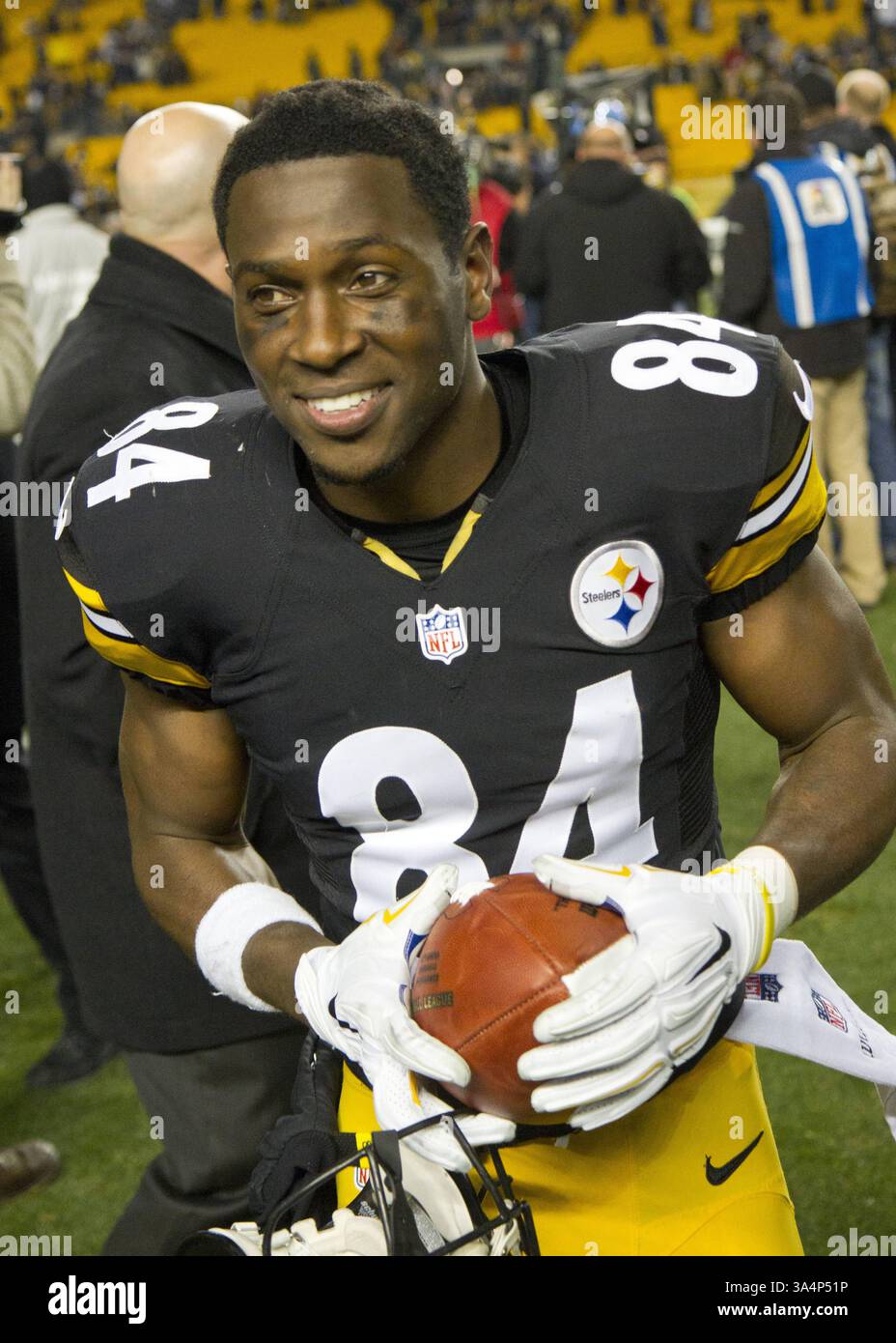 28 dicembre 2014 - Pittsburgh, Pennsylvania, U. S - il wide receiver dei Pittsburgh Steelers Antonio Brown (84) dopo la partita. I Pittsburgh Steelers sconfissero i Cincinnati Bengals 27-17 domenica sera all'Heinz Field per vincere il titolo di Division della AFC North. (Immagine di credito: © Brian Kunst/ZUMA Wire) Foto Stock