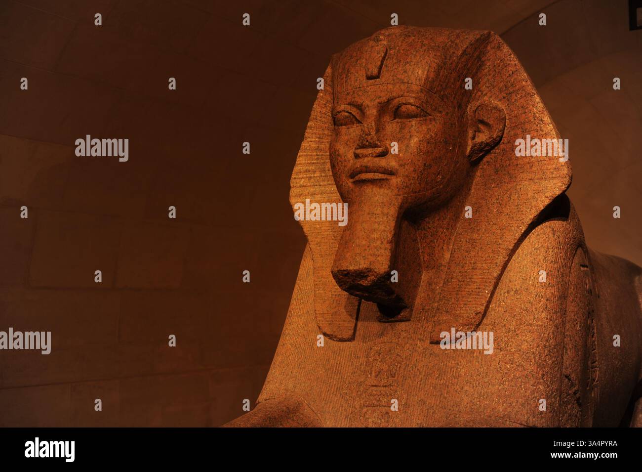 Tanis Sphinx cripta d'arte egiziana alla mostra tutancamon al musée du Louvre di Parigi Foto Stock
