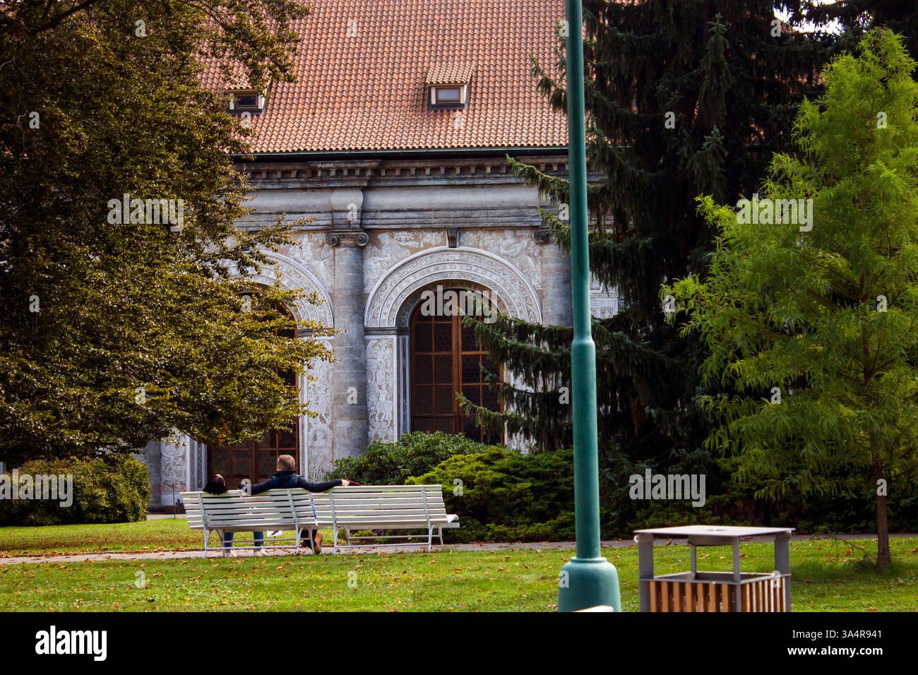 Sala da ballo del Castello di Praga, un luogo maestoso e storico con un grande design architettonico, che ospita eventi reali e mostra il patrimonio culturale ceco. Foto Stock