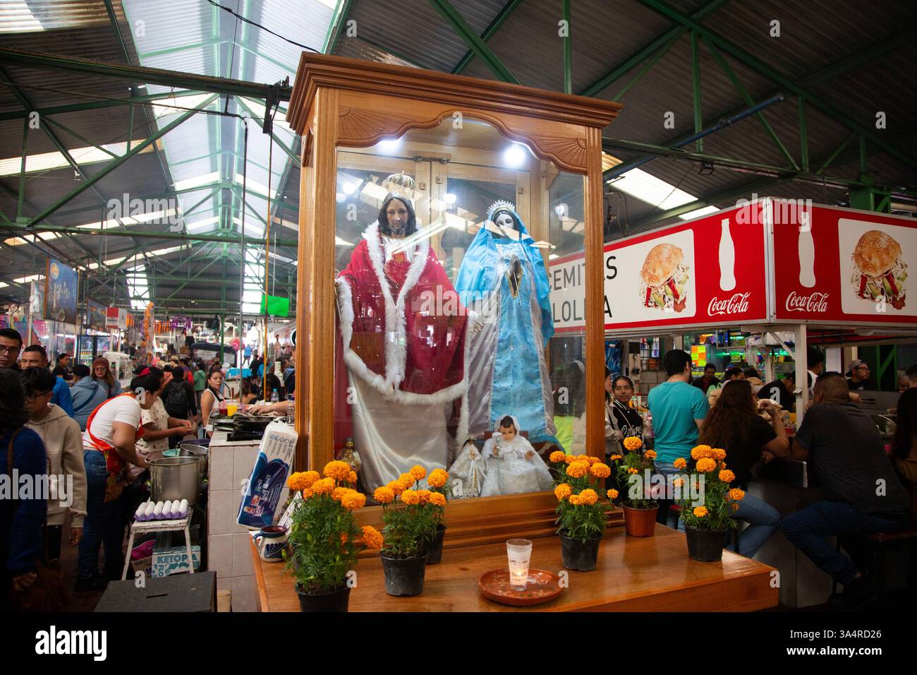 Atlixco, Puebla, Messico; 1 gennaio 2025: Atmosfera al mercato Benito Juarez , famoso per i suoi salumi e le sue bancarelle alimentari. Foto Stock