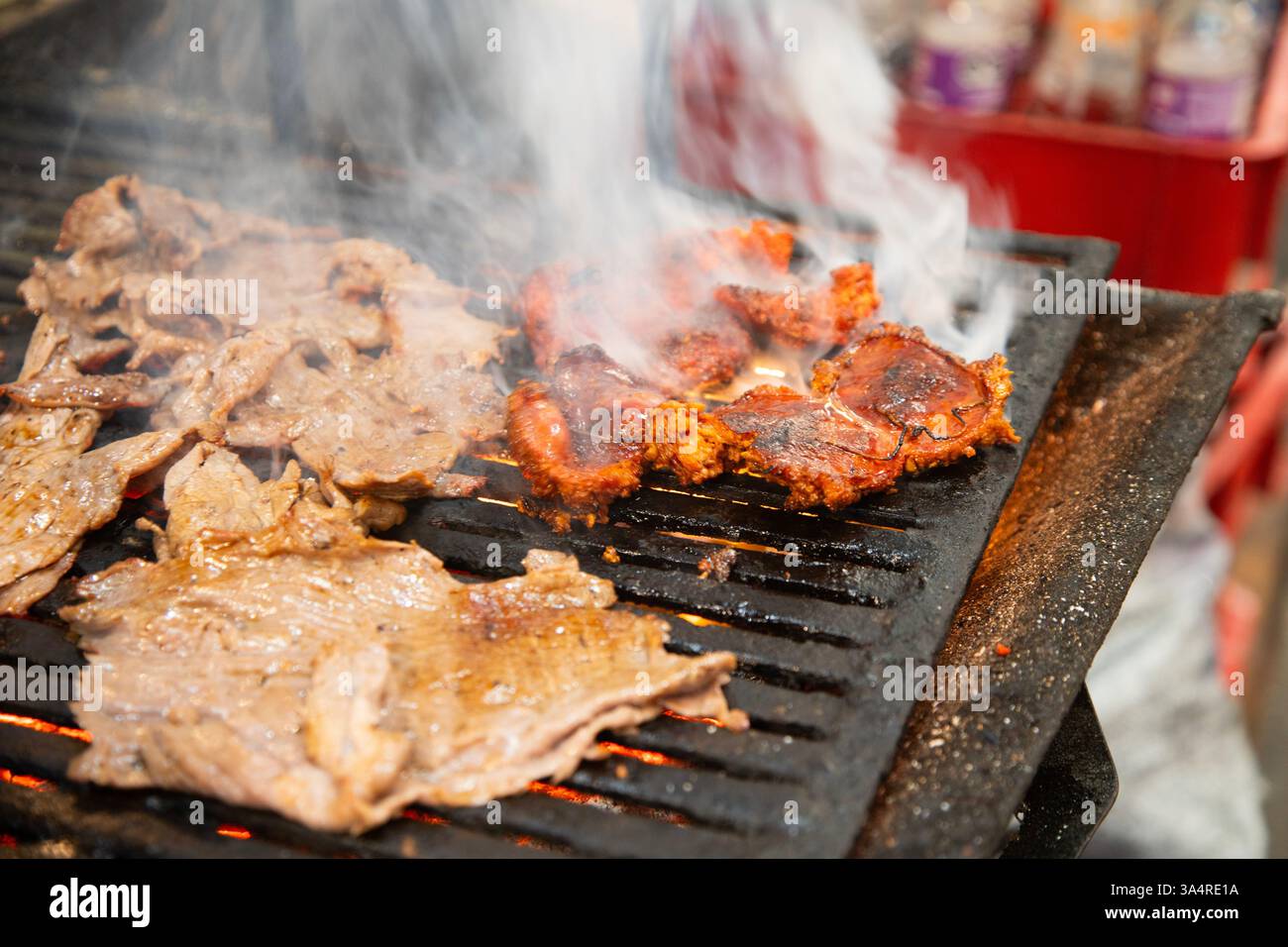 Manzo jerky barbacoa è il piatto tradizionale di Atlixco nella regione di Puebla in Messico. Foto Stock