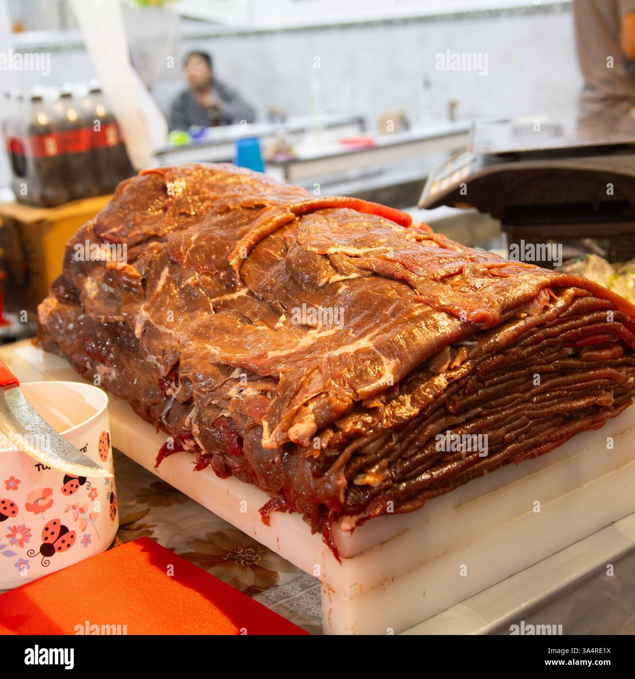 Manzo jerky barbacoa è il piatto tradizionale di Atlixco nella regione di Puebla in Messico. Foto Stock