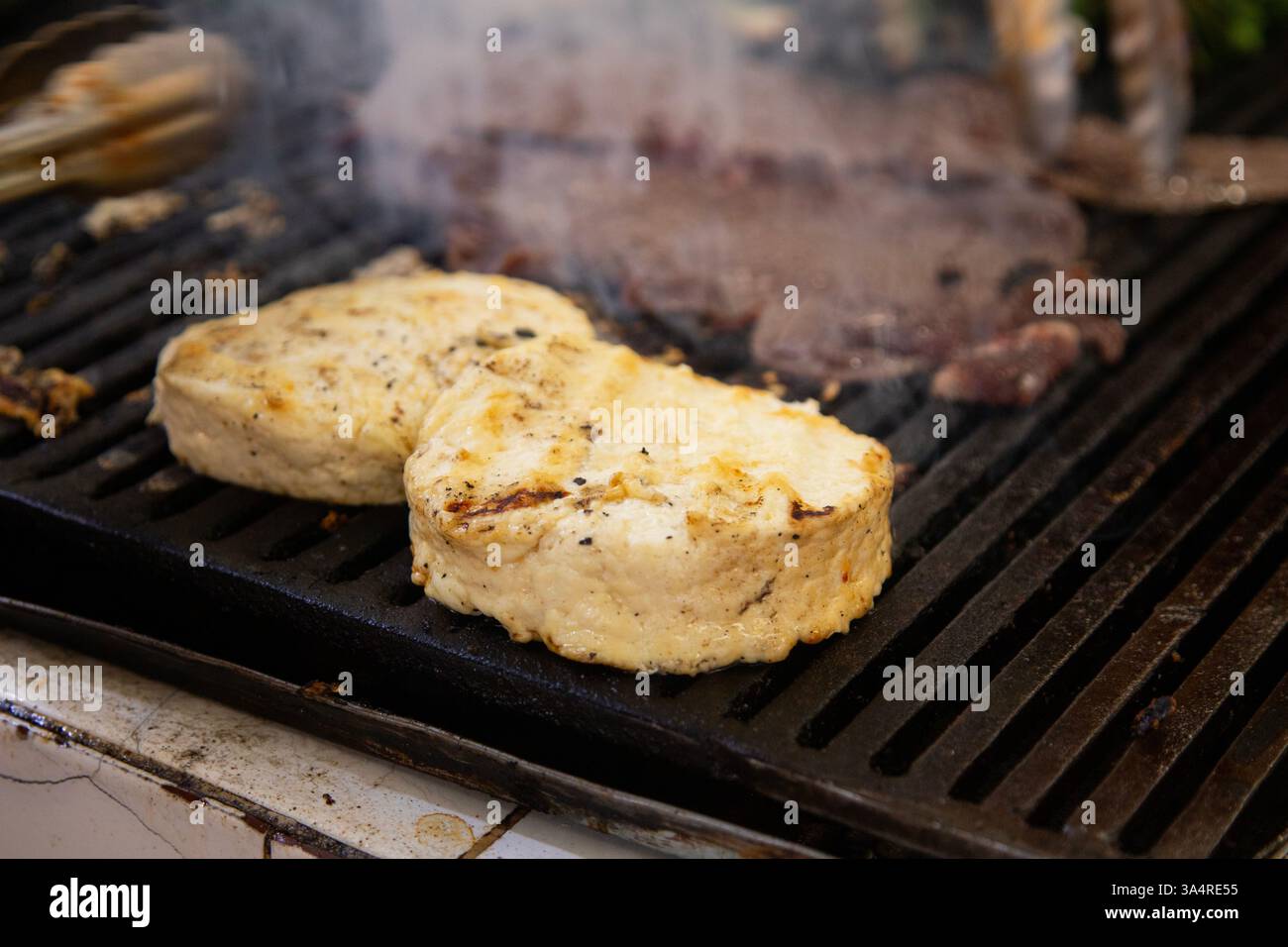 Manzo jerky barbacoa è il piatto tradizionale di Atlixco nella regione di Puebla in Messico. Foto Stock