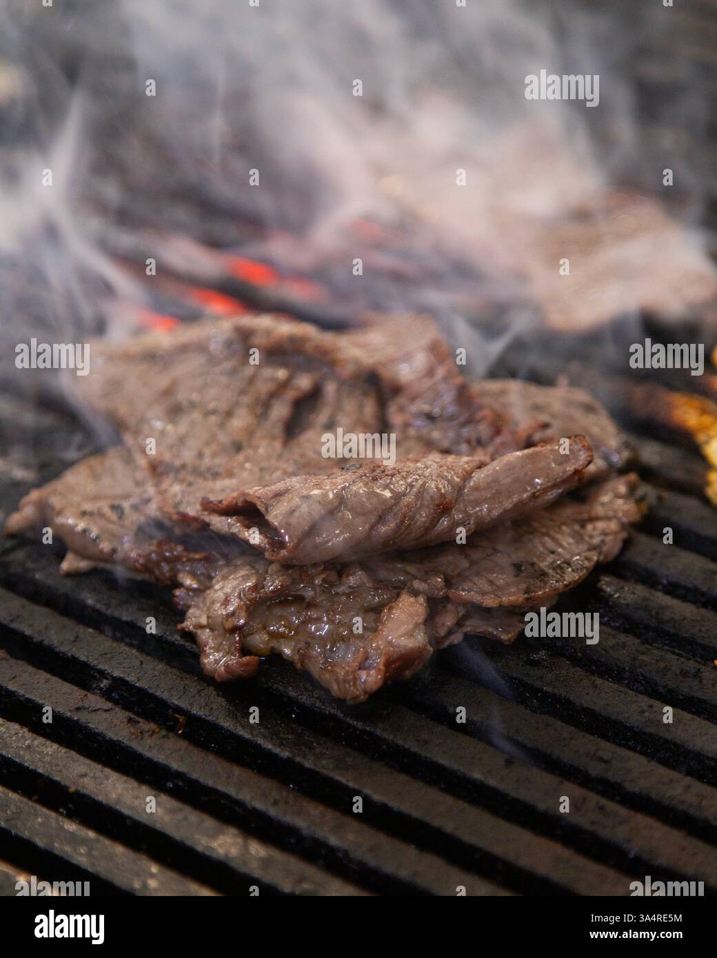 Manzo jerky barbacoa è il piatto tradizionale di Atlixco nella regione di Puebla in Messico. Foto Stock