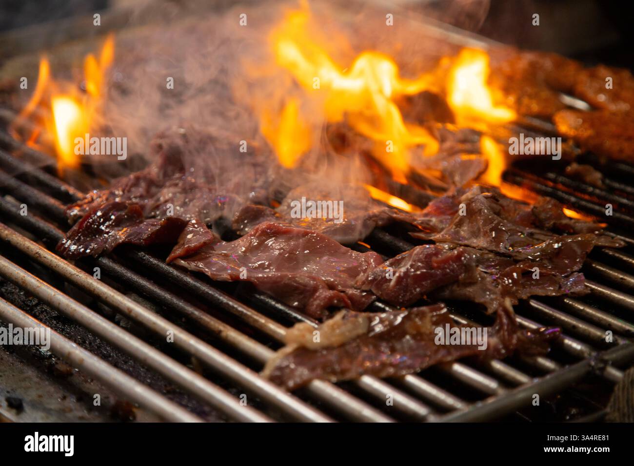 Manzo jerky barbacoa è il piatto tradizionale di Atlixco nella regione di Puebla in Messico. Foto Stock
