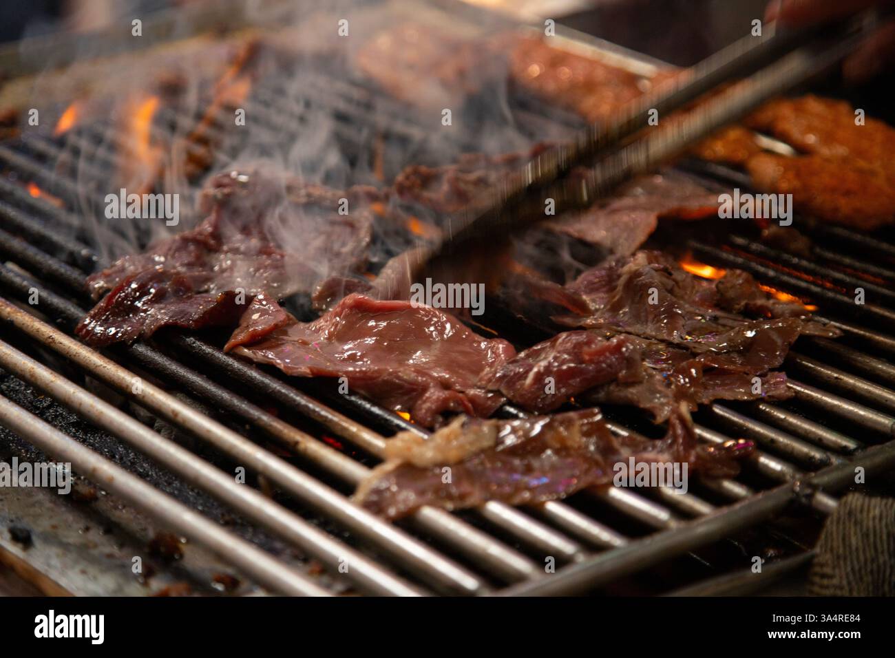 Manzo jerky barbacoa è il piatto tradizionale di Atlixco nella regione di Puebla in Messico. Foto Stock