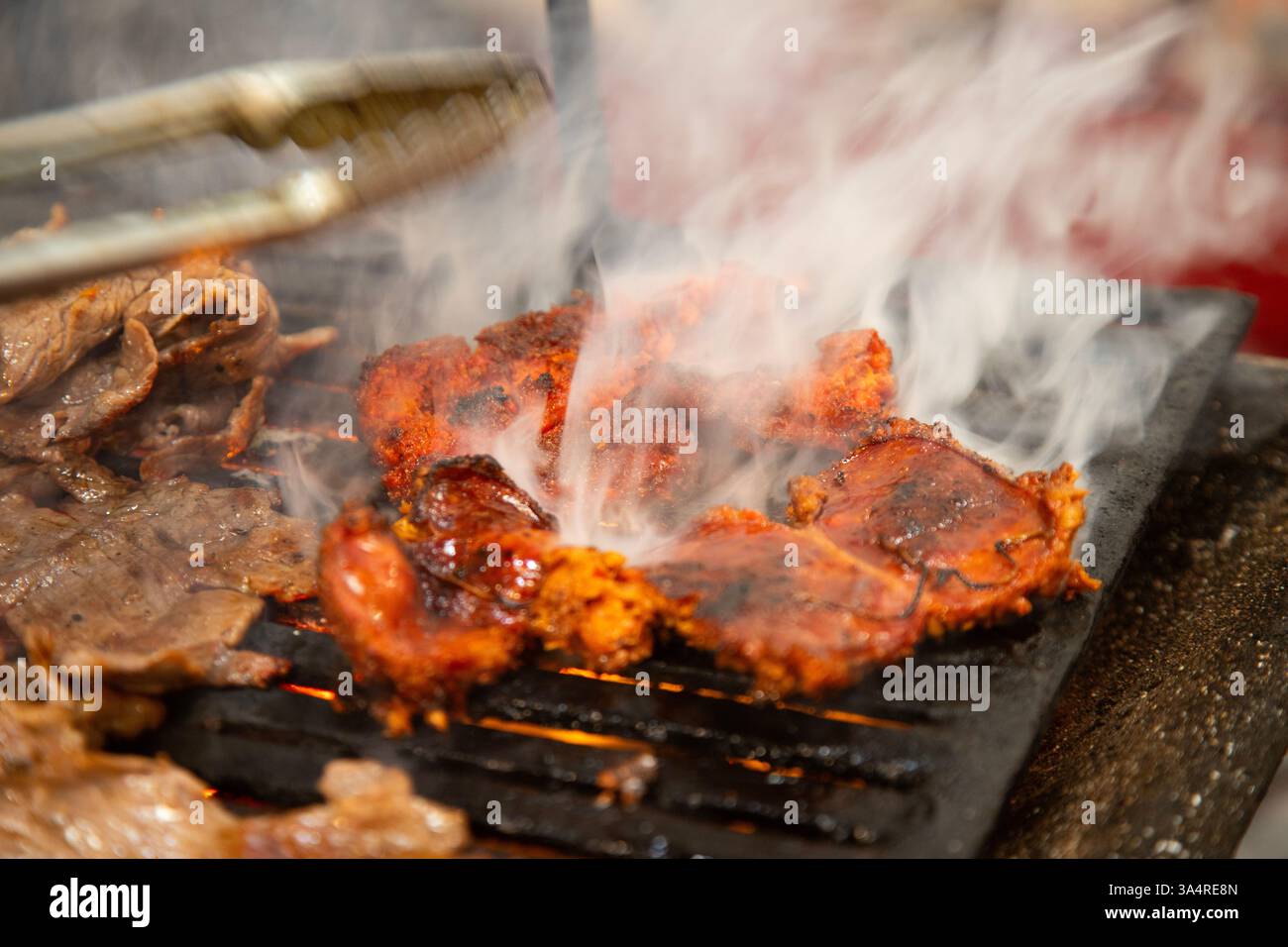 Manzo jerky barbacoa è il piatto tradizionale di Atlixco nella regione di Puebla in Messico. Foto Stock