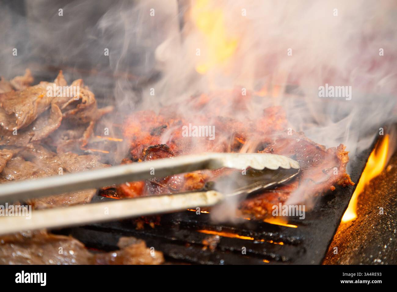 Manzo jerky barbacoa è il piatto tradizionale di Atlixco nella regione di Puebla in Messico. Foto Stock